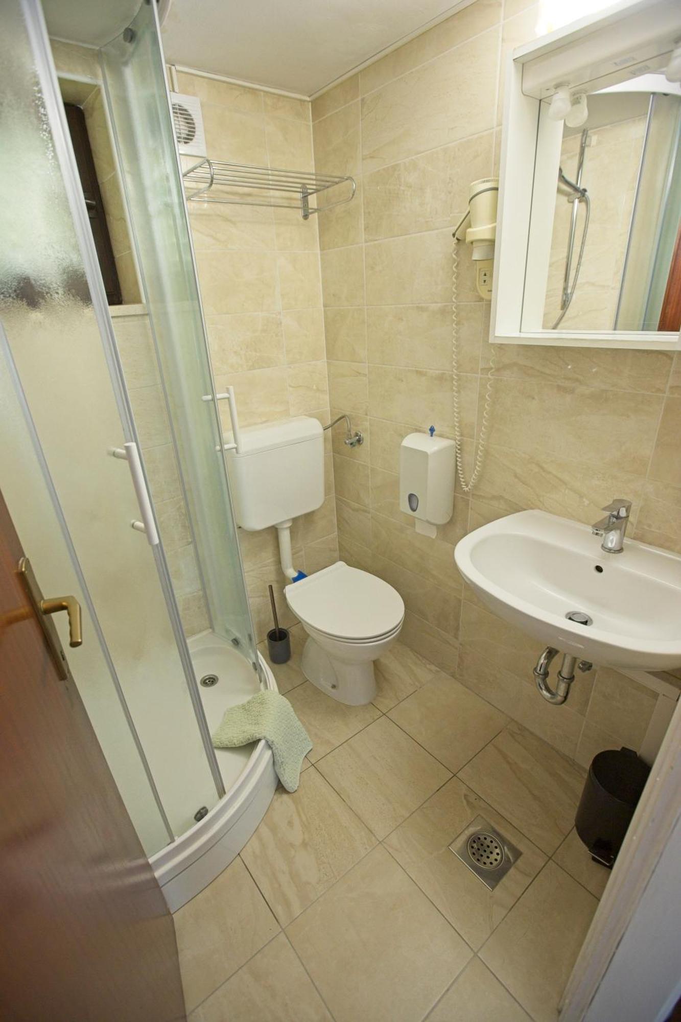 Lara With Affordable Parking Appartement *