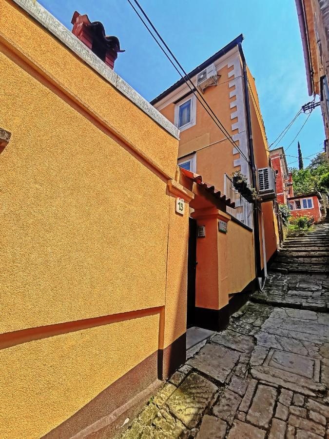 Lara With Affordable Parking Appartement